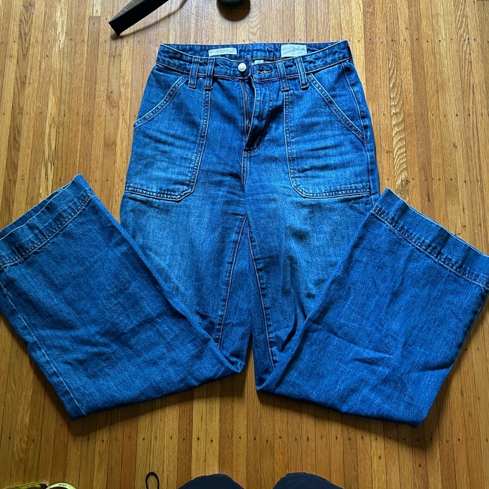 Wide legged high waisted blue jeans
